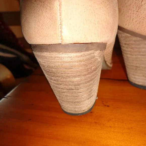 FIRM Dolce Vita Yuri Bootie in Box 6M Perforated Nubuck Zip Closure Natural - Picture 10 of 14